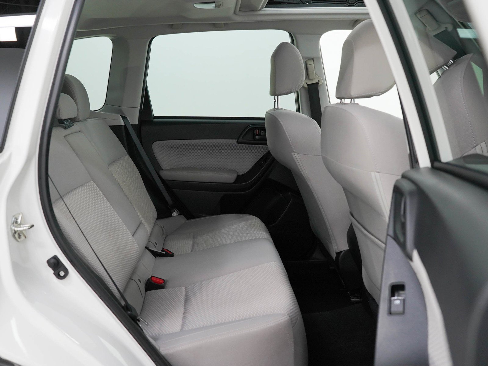 Used 2018 Crystal White Pearl Subaru 2.5i Premium image 12