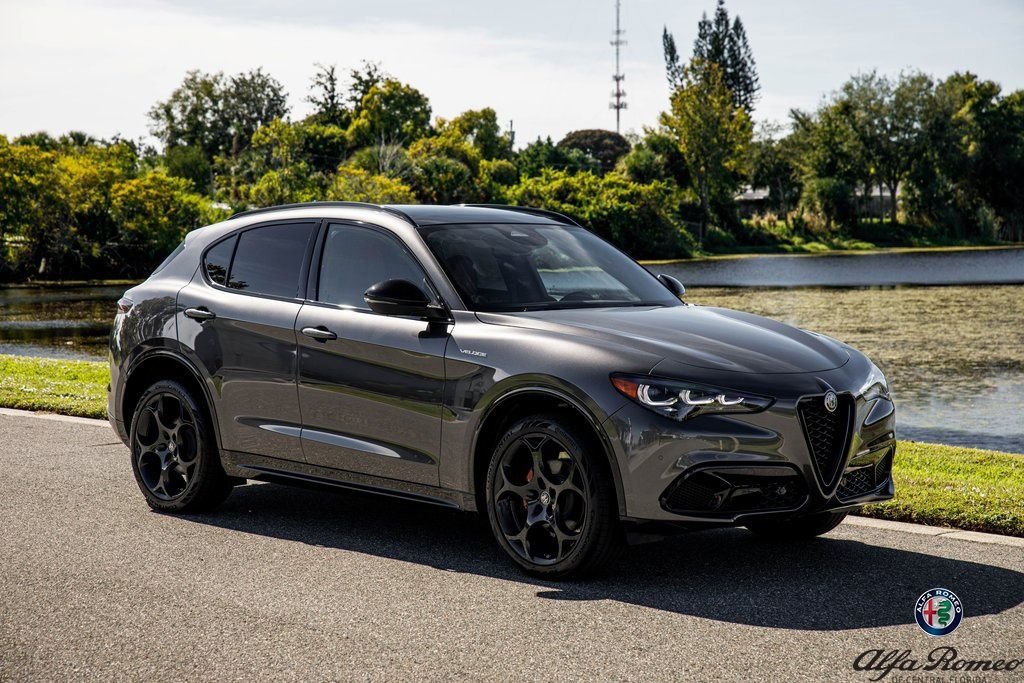 2025 Alfa Romeo Stelvio Base