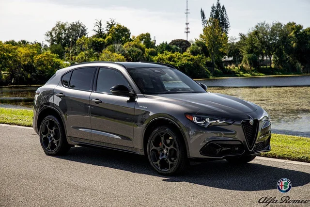2025 Alfa Romeo Stelvio Base