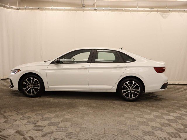 New 2026 Pure White Volkswagen 1.5T Sport image 2