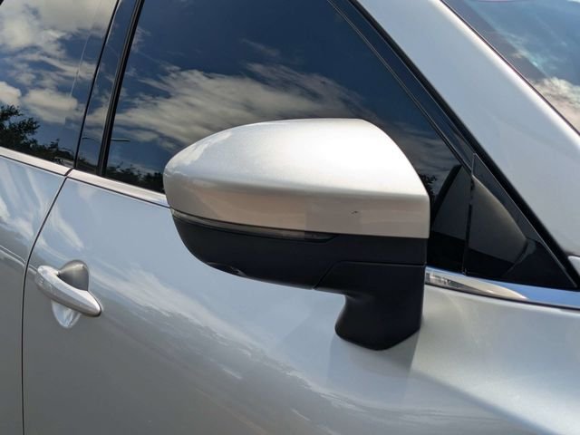 Used 2022 Silver Nissan SL image 10