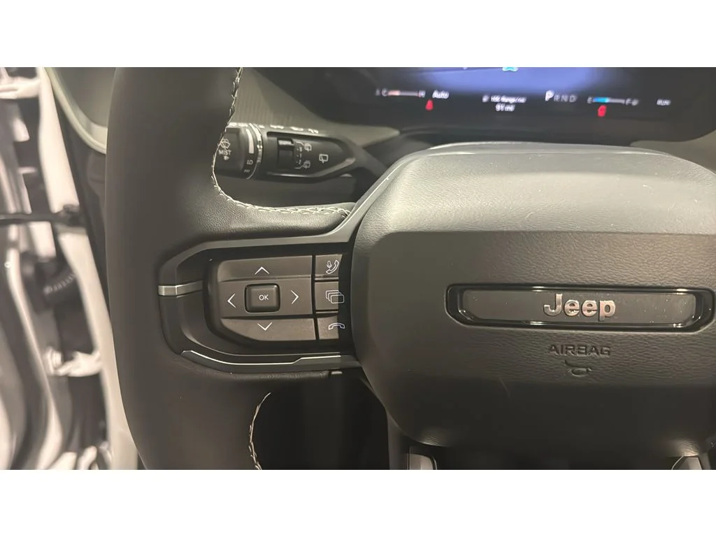 New 2026 Bright White Clear-Coat Exterior Paint Jeep Limited image 15