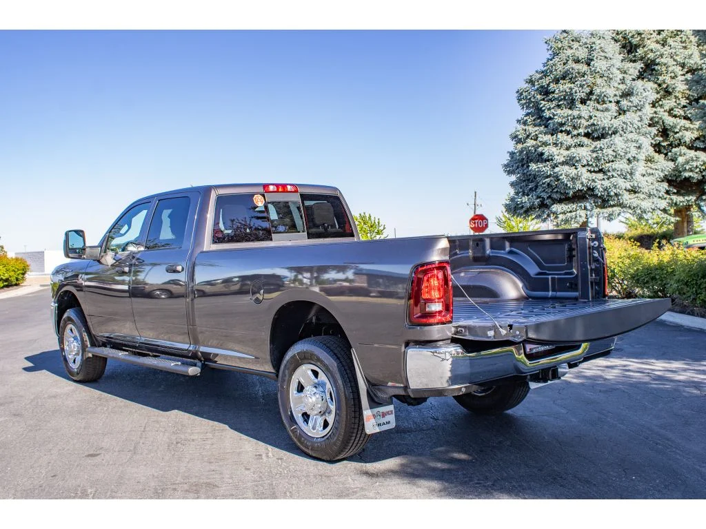 New 2026 Granite Crystal Metallic Clearcoat Ram Tradesman image 9