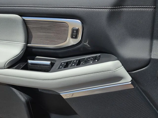 New 2026 Star White Metallic Tri-Coat Ford MAX Platinum® image 15
