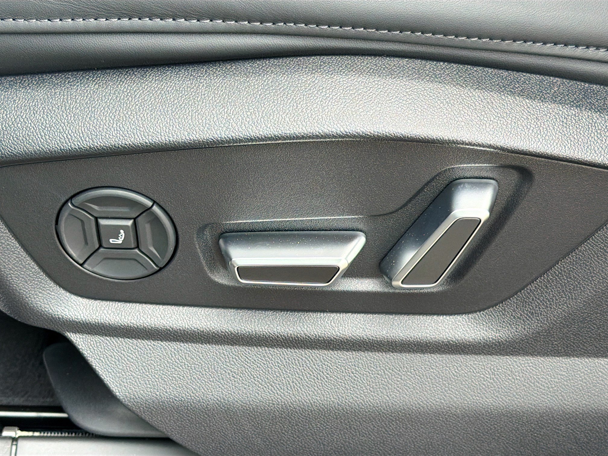New 2026 Daytona Gray Pearl Effect Audi Prestige image 24