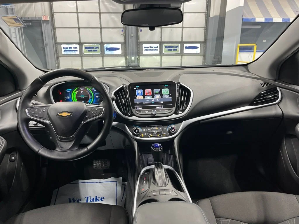 Used 2018 Steel Metallic Chevrolet LT image 26