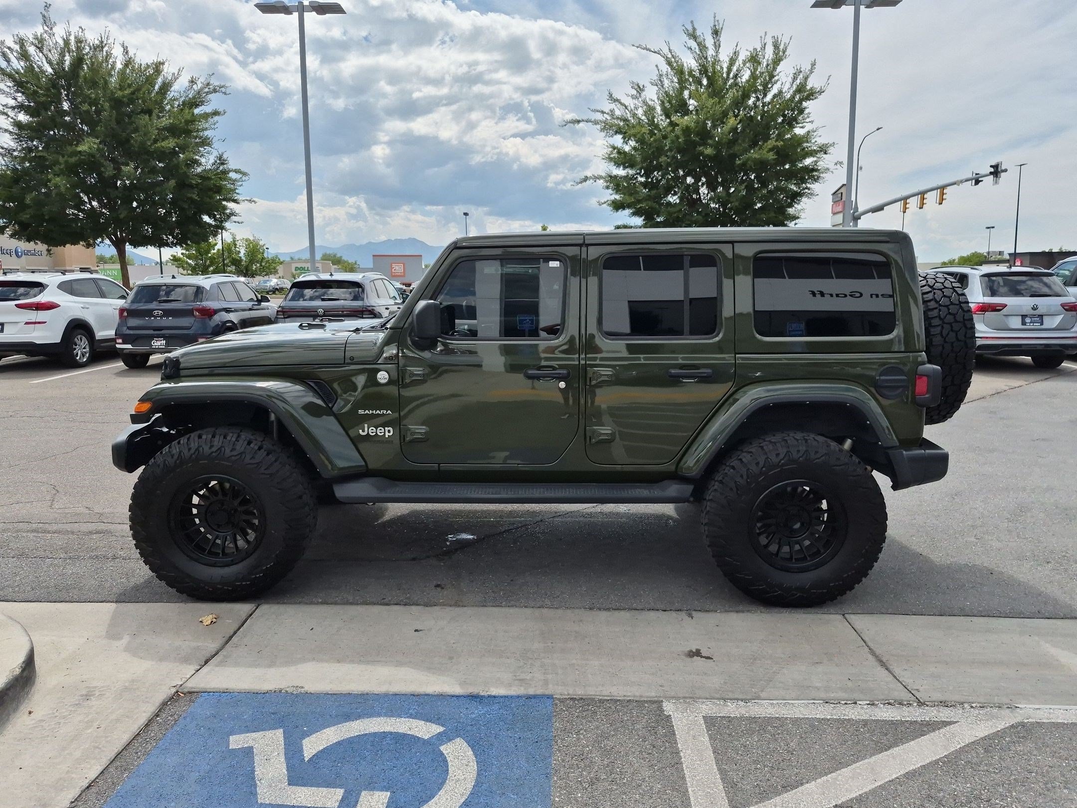 Used 2022 Sarge Green Clearcoat Jeep Unlimited Sahara image 6