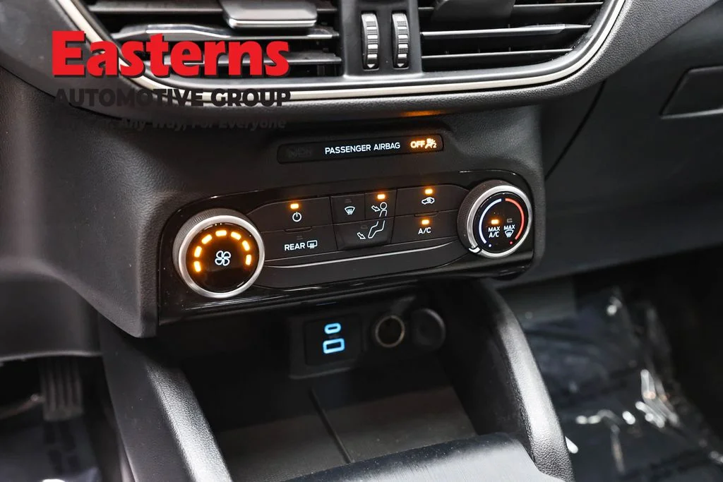 Used 2022 Silver Ford SE image 21