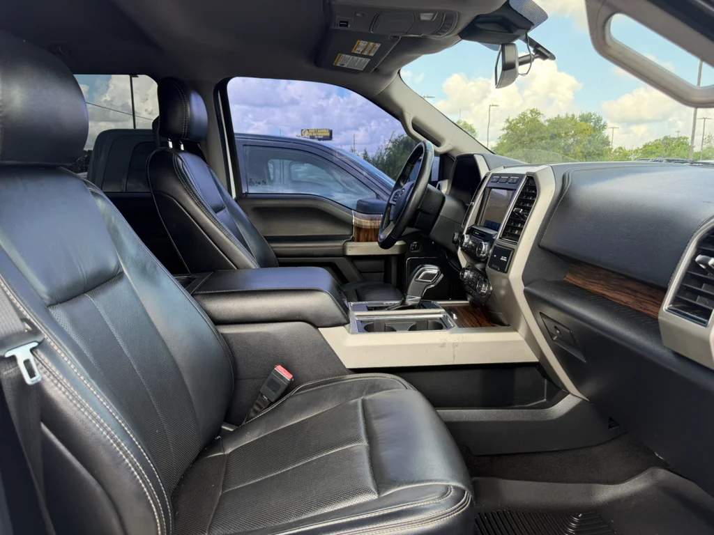 Used 2018 White Platinum Metallic Tri-Coat Ford LARIAT image 11