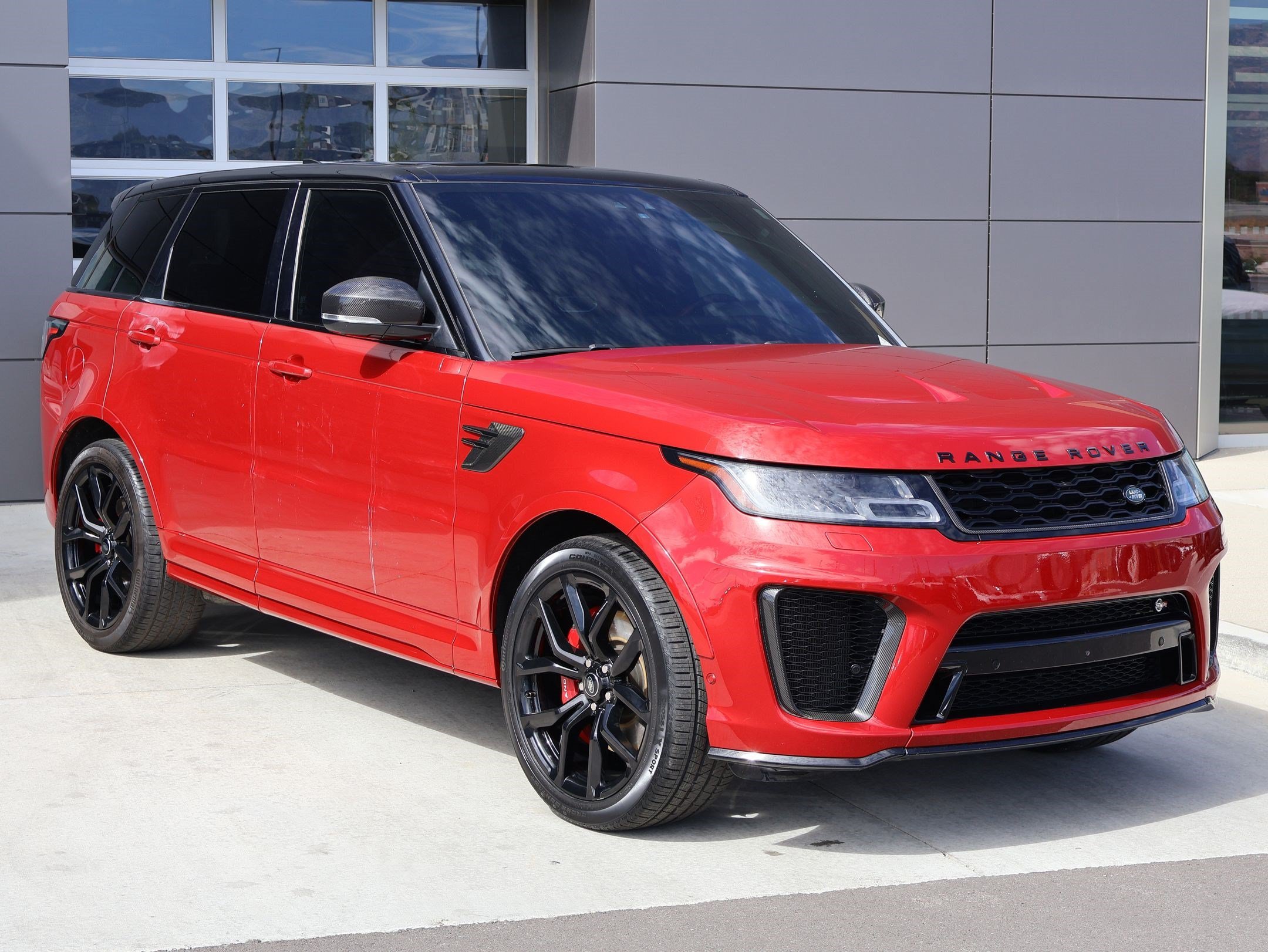 Used 2022 Firenze Red Metallic Land Rover SVR image 3