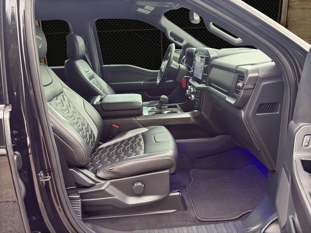Used 2024 Agate Black Metallic Ford XLT image 17