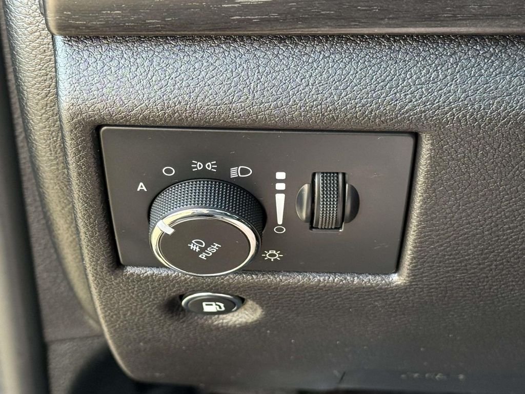 Used 2018 Black Jeep Altitude image 30