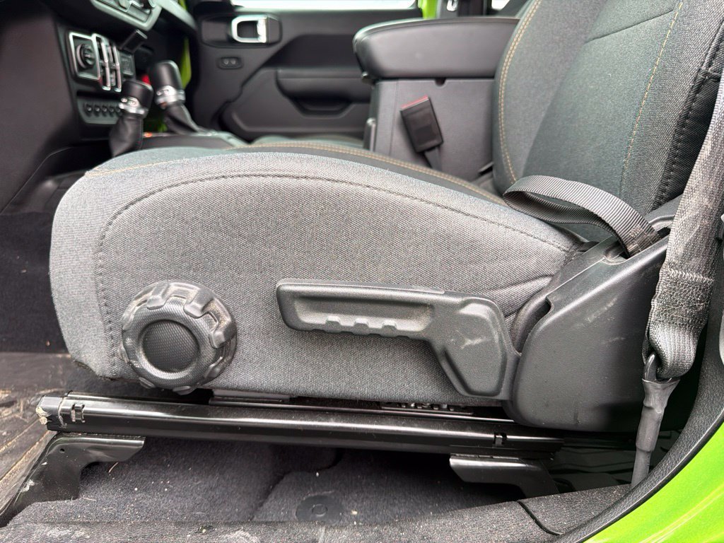 Used 2025 Green Jeep Sport S image 18