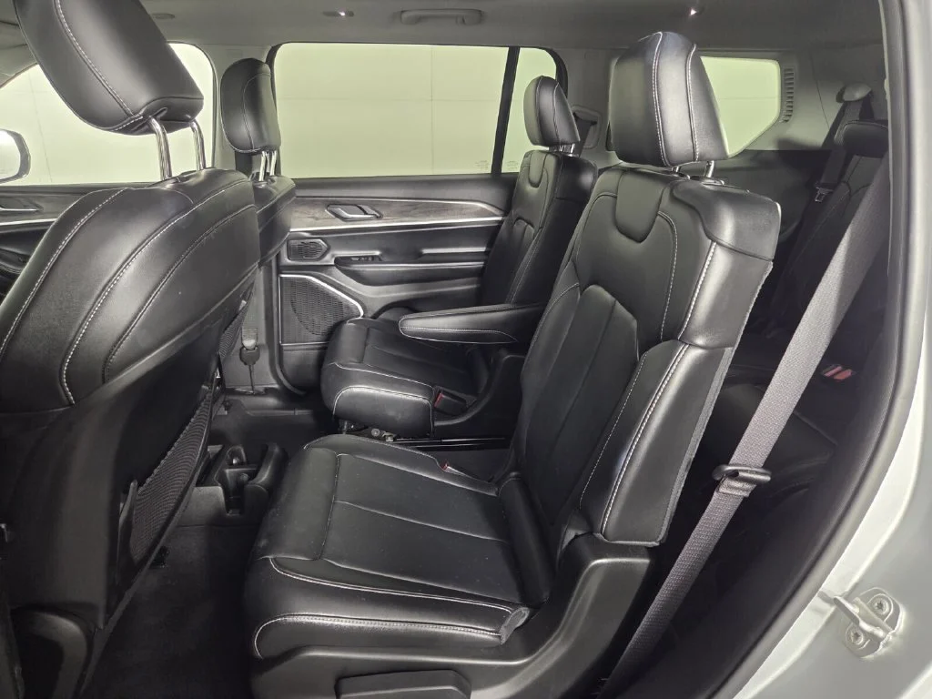 Used 2021 Silver Zynith Jeep Limited image 24