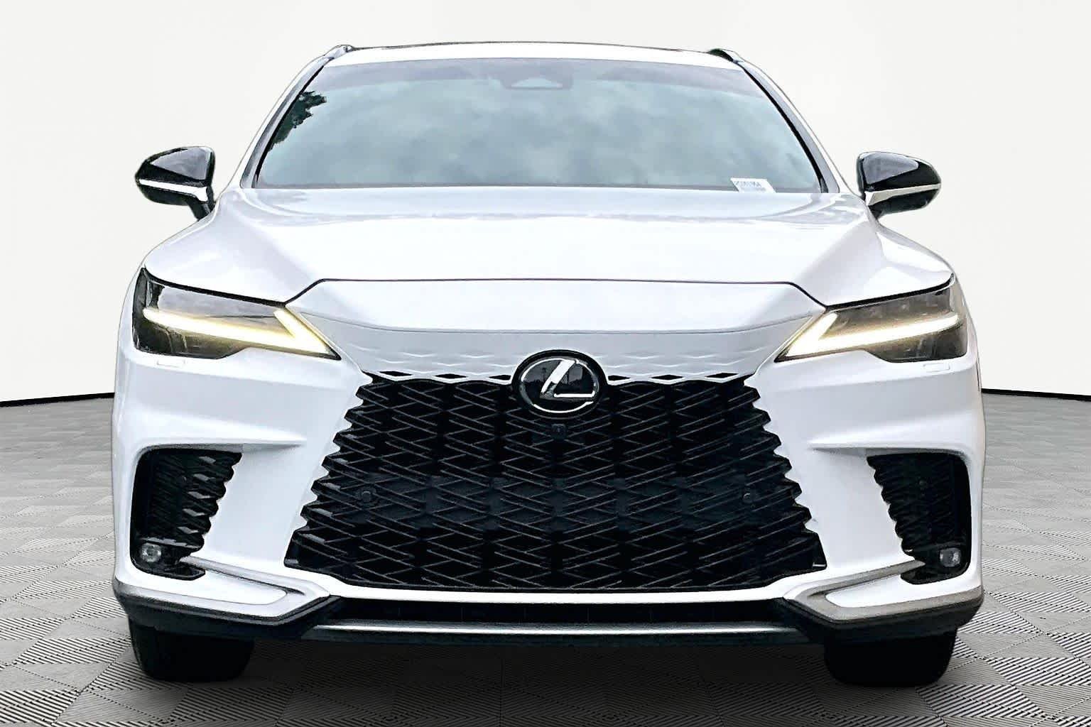 Used 2024 Ultra White Lexus F SPORT Handling image 4