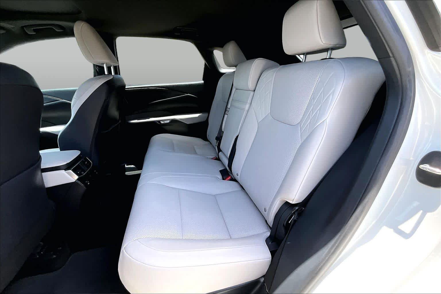 Used 2024 Eminent White Pearl Lexus Premium image 21