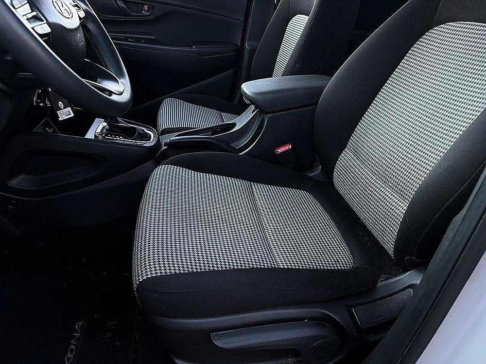 Used 2023 Cyber Silver Hyundai SE image 11