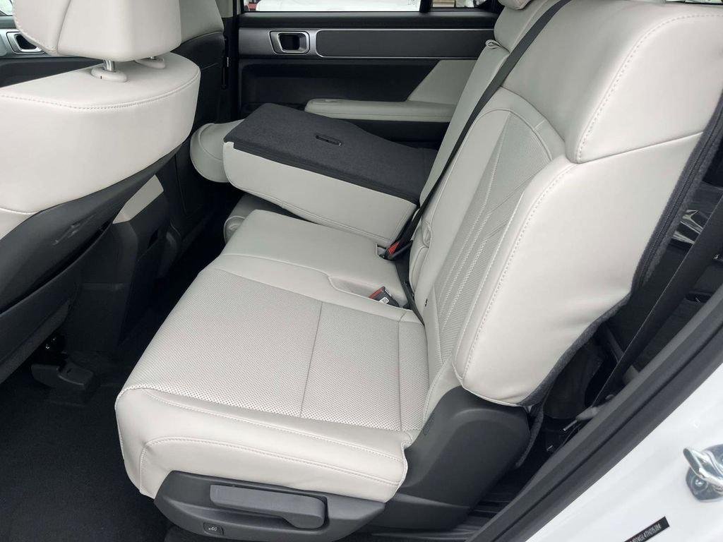 New 2026 White Hyundai SEL FWD image 56