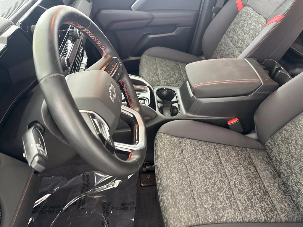Used 2025 White Chevrolet Z71 image 22