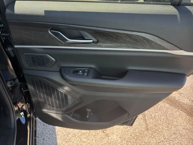 New 2026 Diamond Black Crystal Pearl-Coat Exterior Paint Jeep 85th Anniversary Edition image 15