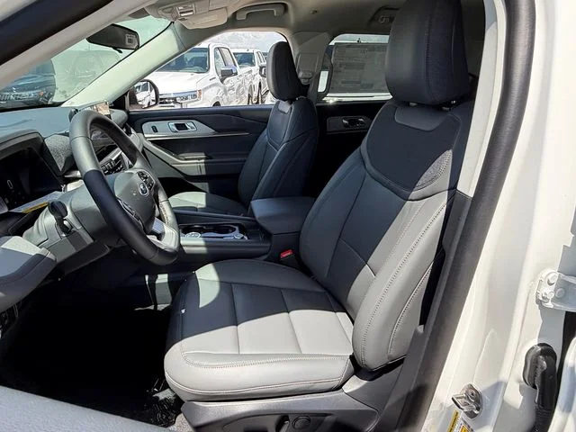 New 2026 Star White Metallic Tri-Coat Ford Active image 5