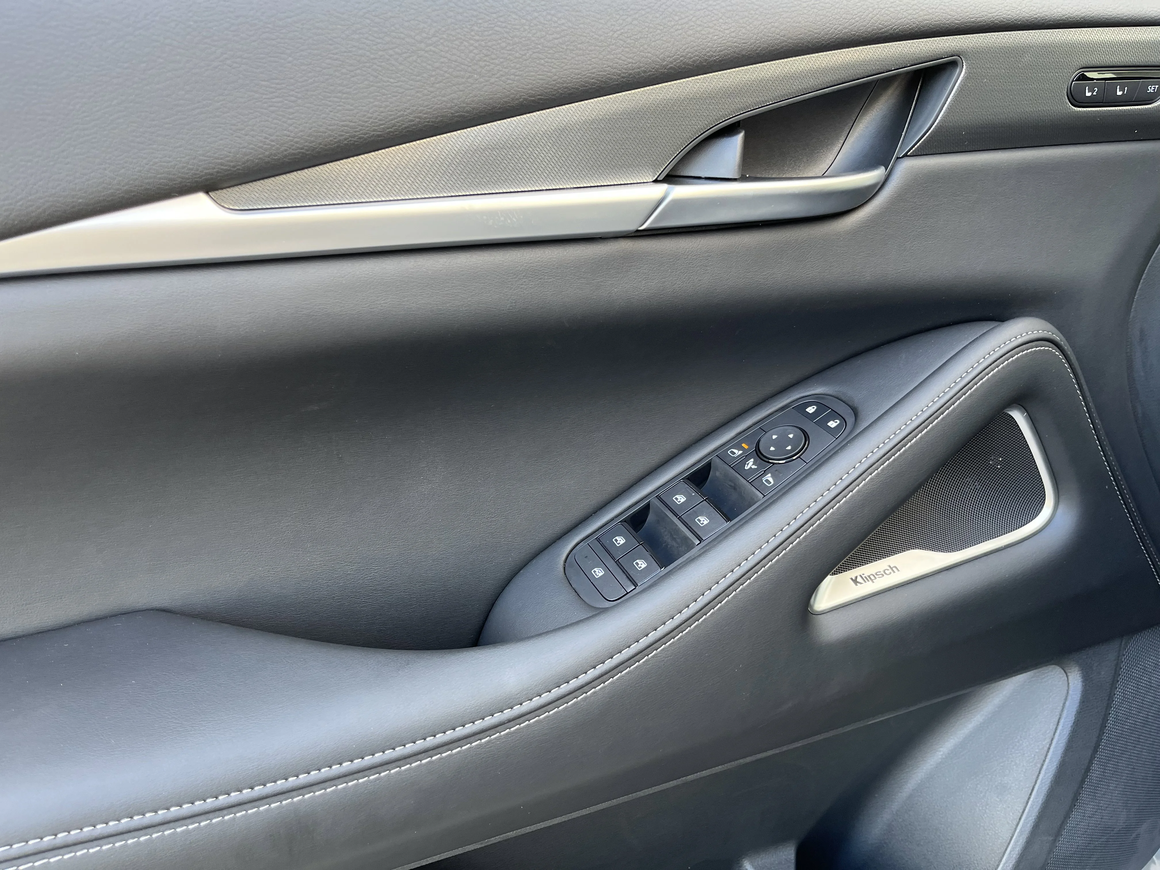 New 2027 Harbor Gray INFINITI LUXE image 11