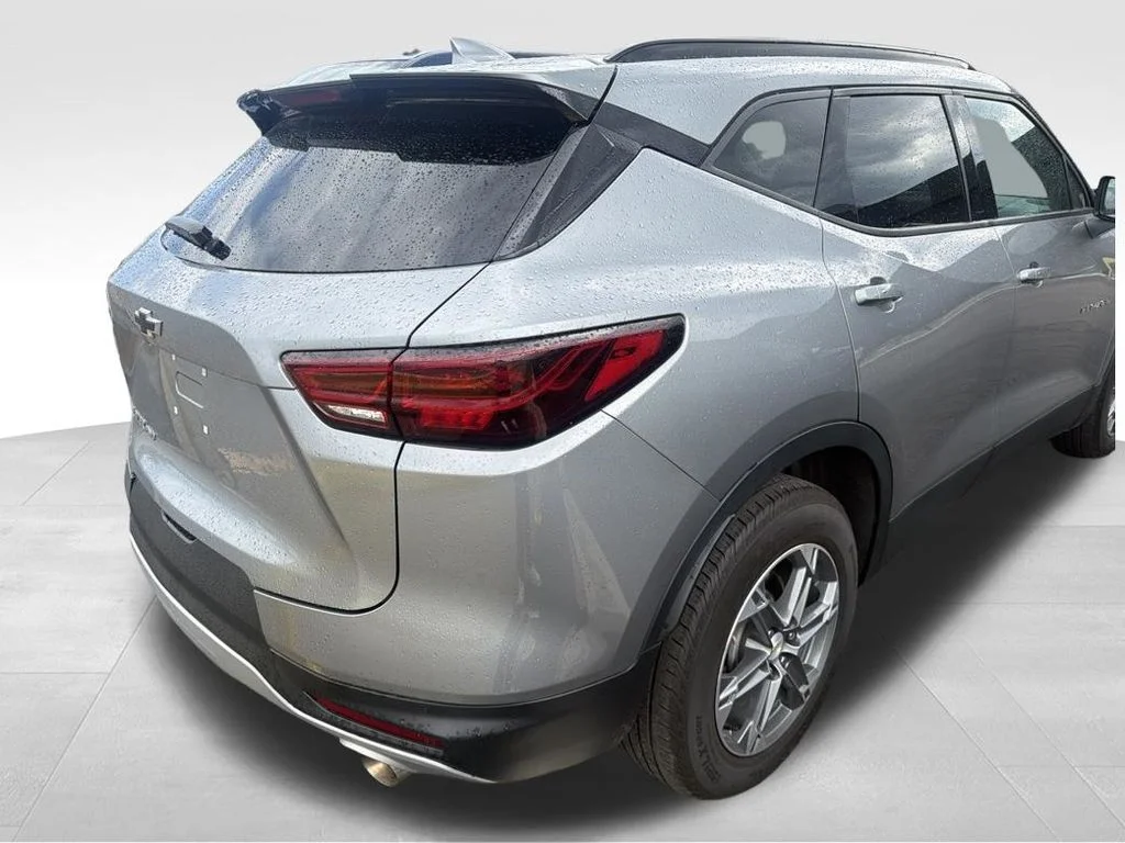 Used 2023 Gray Chevrolet LT image 4