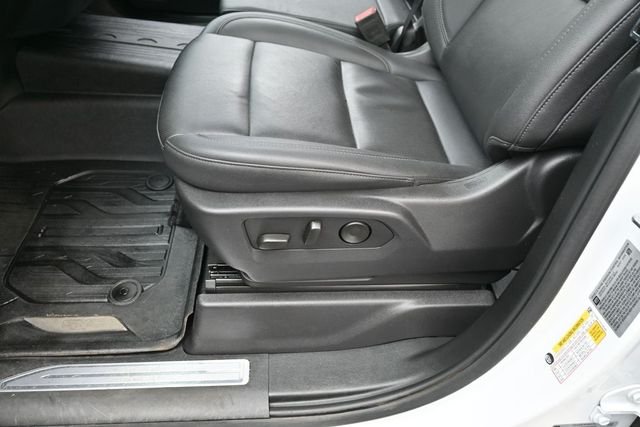 Used 2025 White GMC SLT image 13