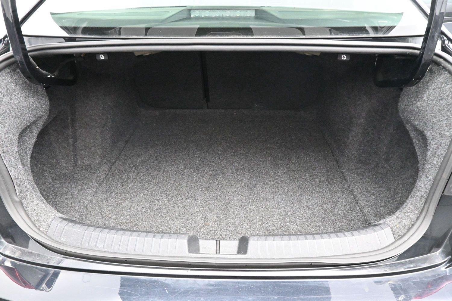Used 2025 Deep Black Pearl Volkswagen SE image 9