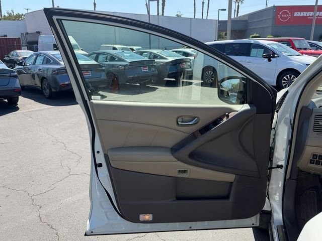 Used 2012 White Nissan LE image 14