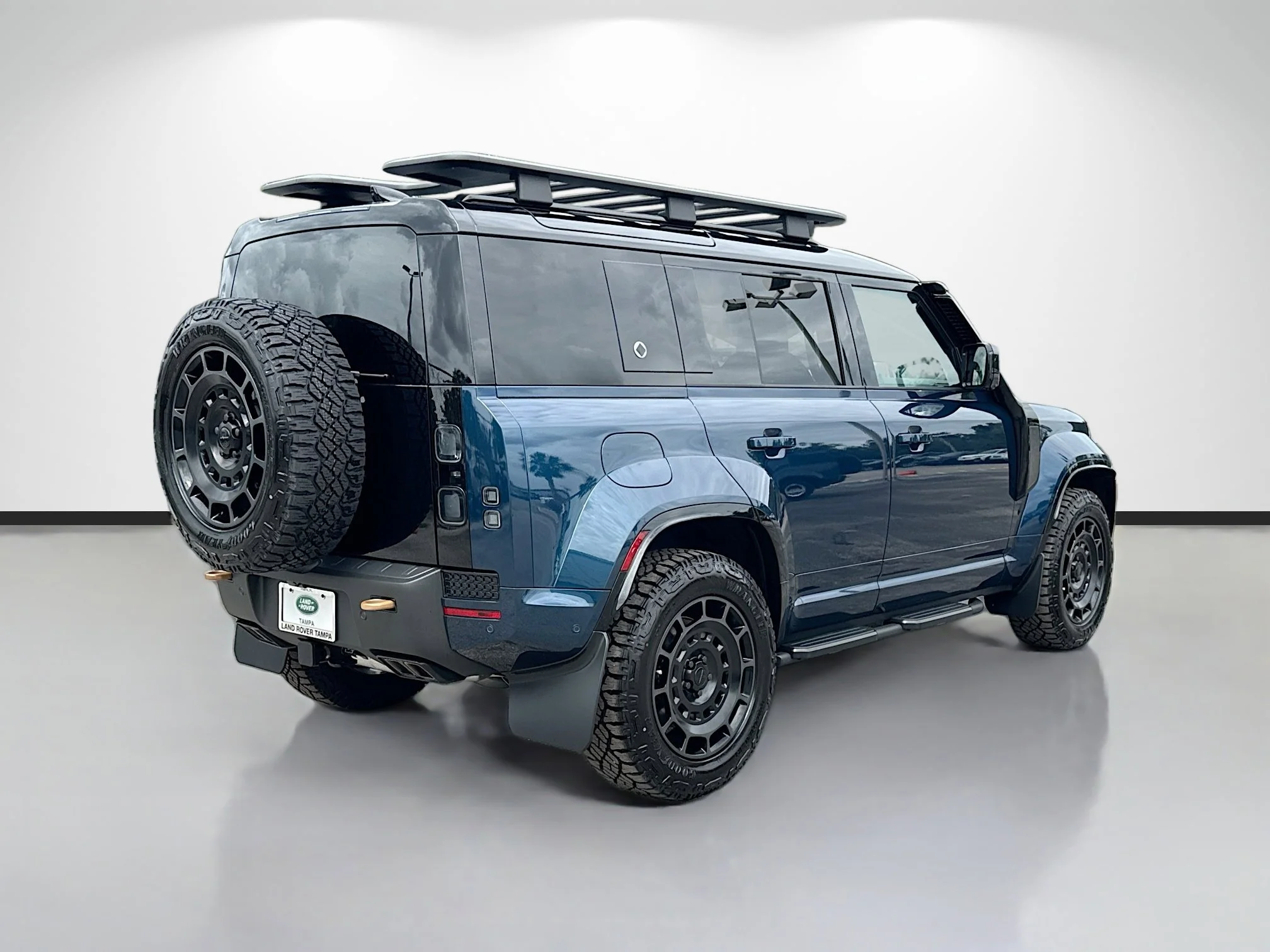 New 2026 Sargasso Blue Premium Metallic Land Rover OCTA image 5