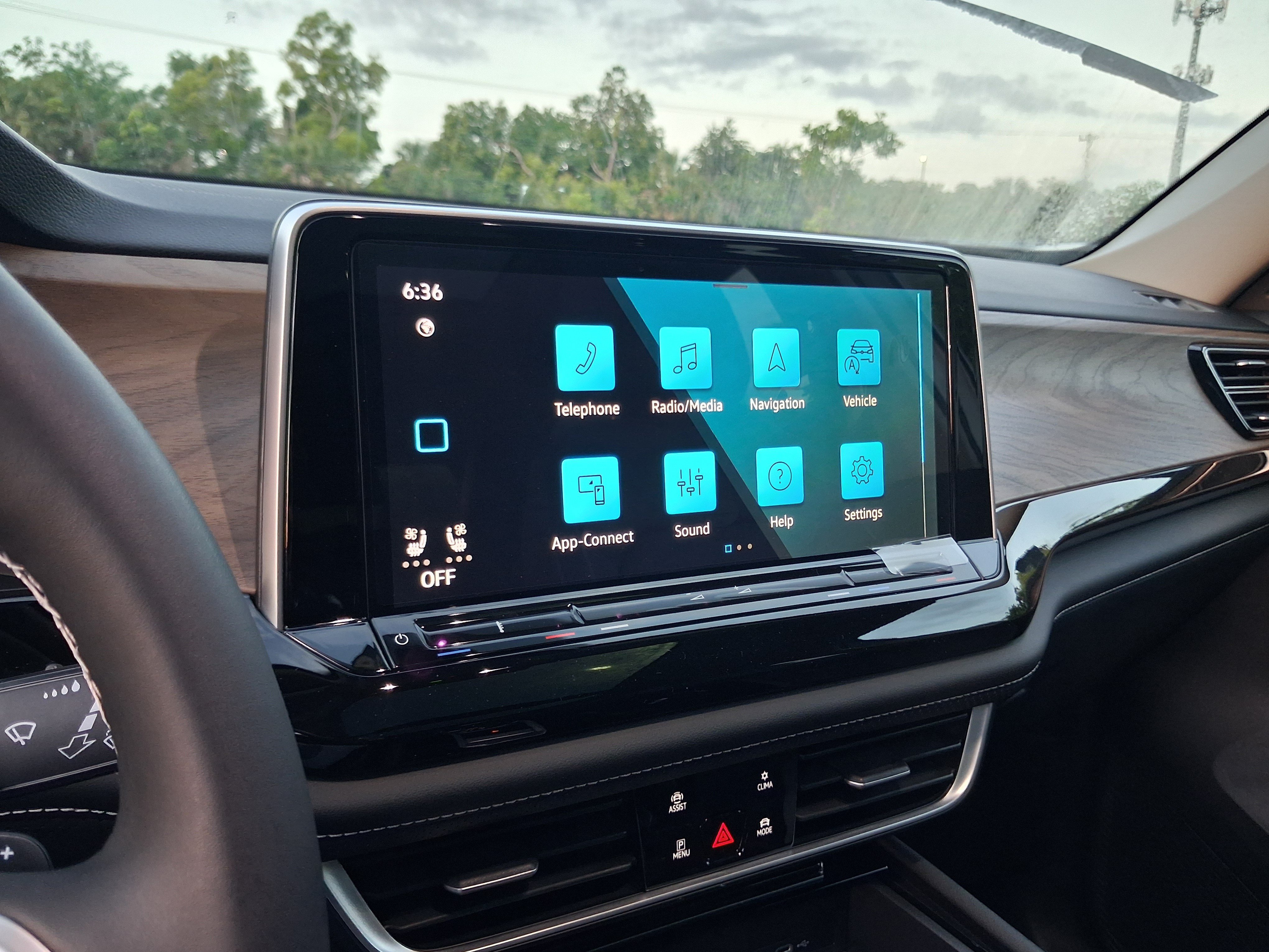 New 2026 White/off-white Volkswagen 2.0T SE w/Technology image 9