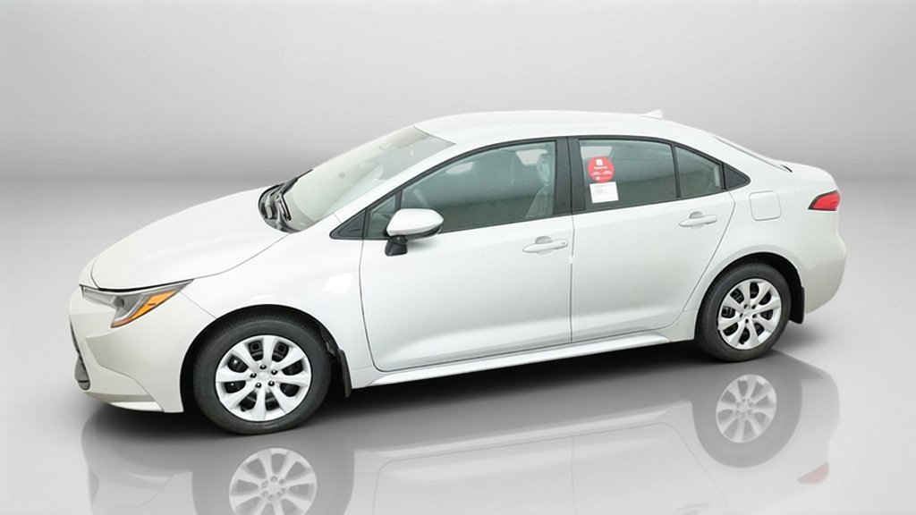 New 2027 Classic Silver Metallic Toyota LE image 3