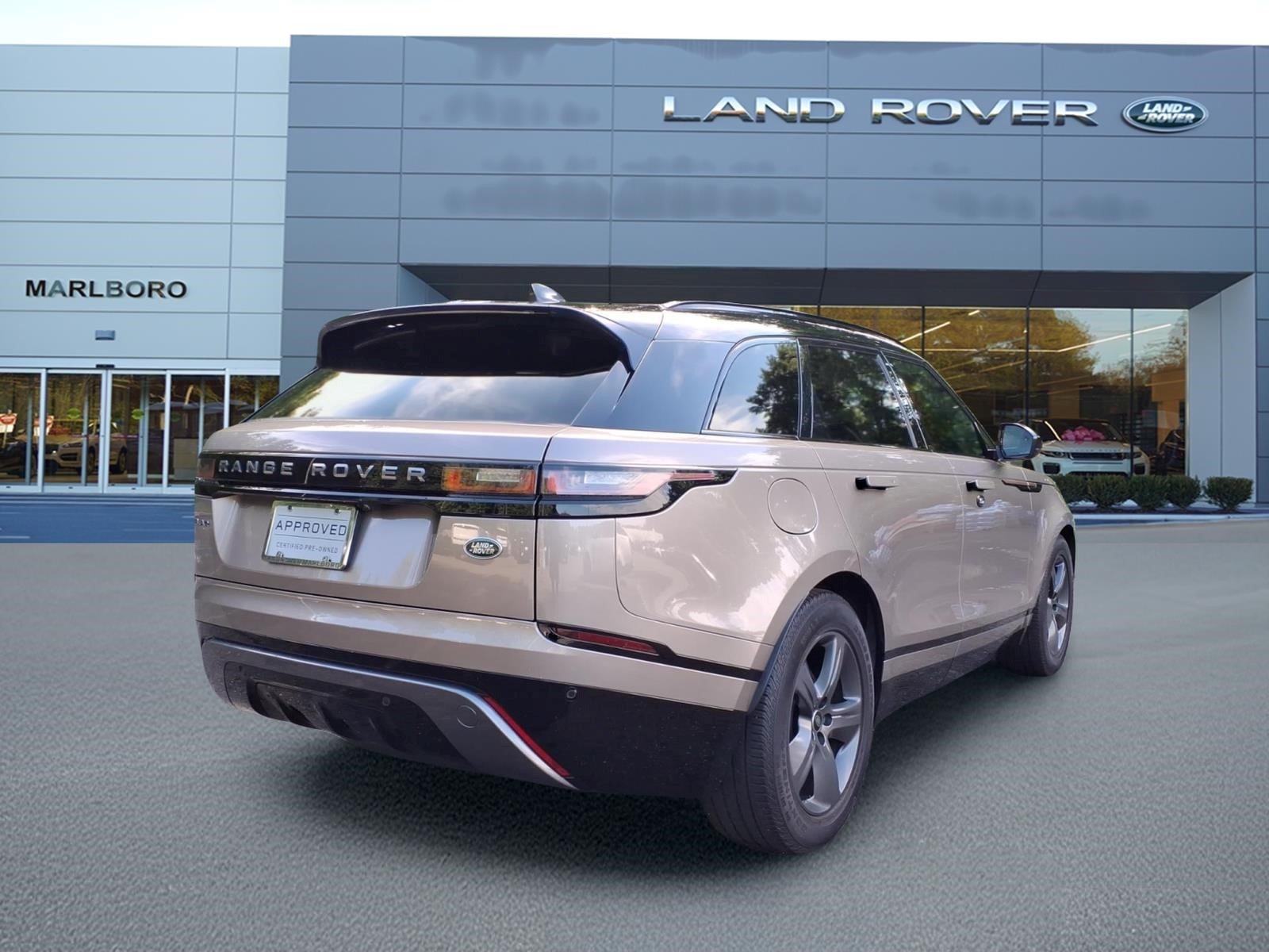 Used 2023 Lantau Bronze Metallic 1dp Land Rover P250 R-Dynamic S image 2