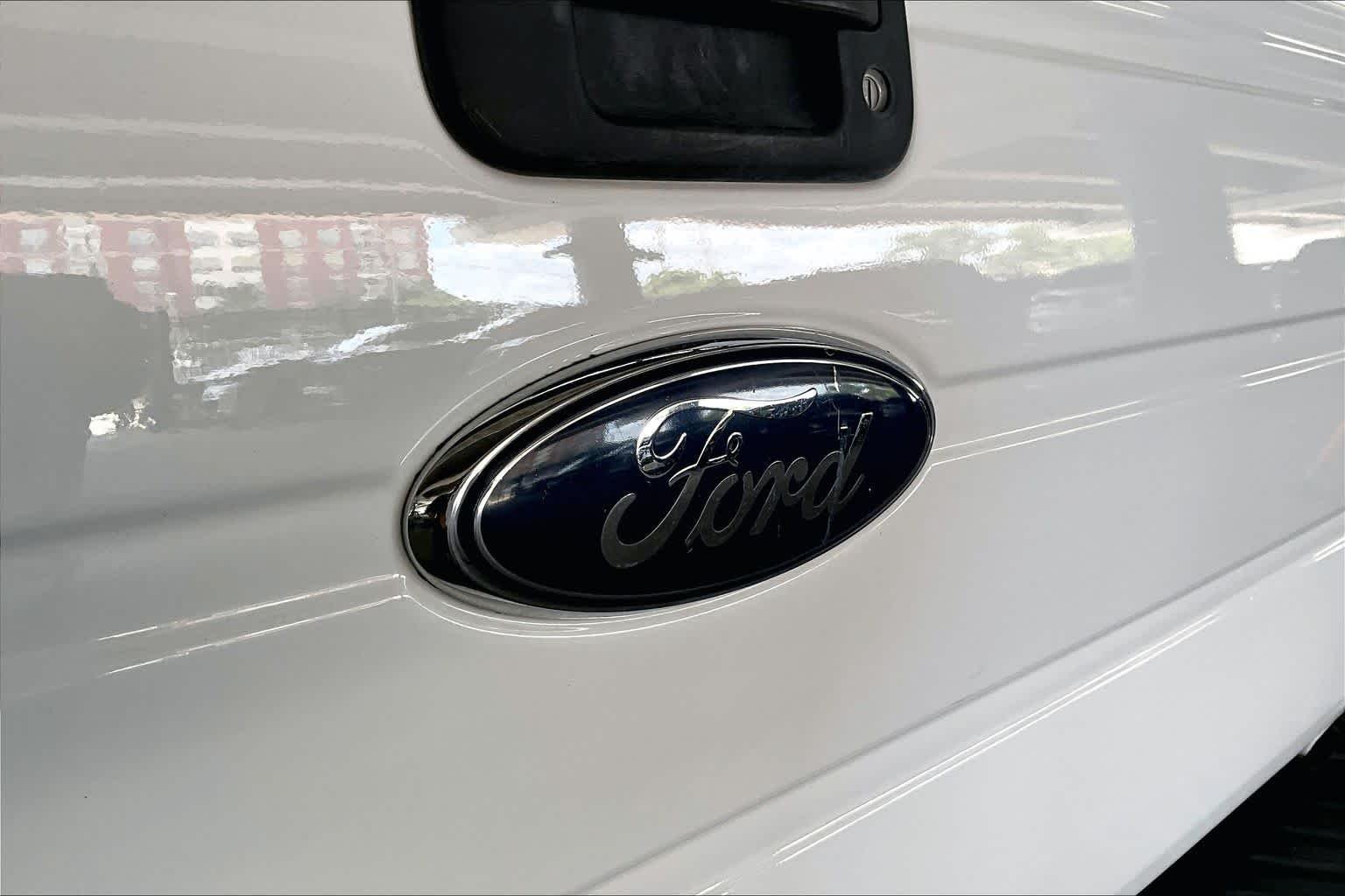 Used 2009 Oxford White Ford XL image 29