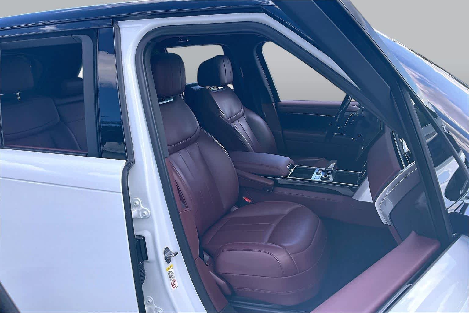 Used 2023 Icy White SV Bespoke Special Effect Satin Land Rover SE image 9