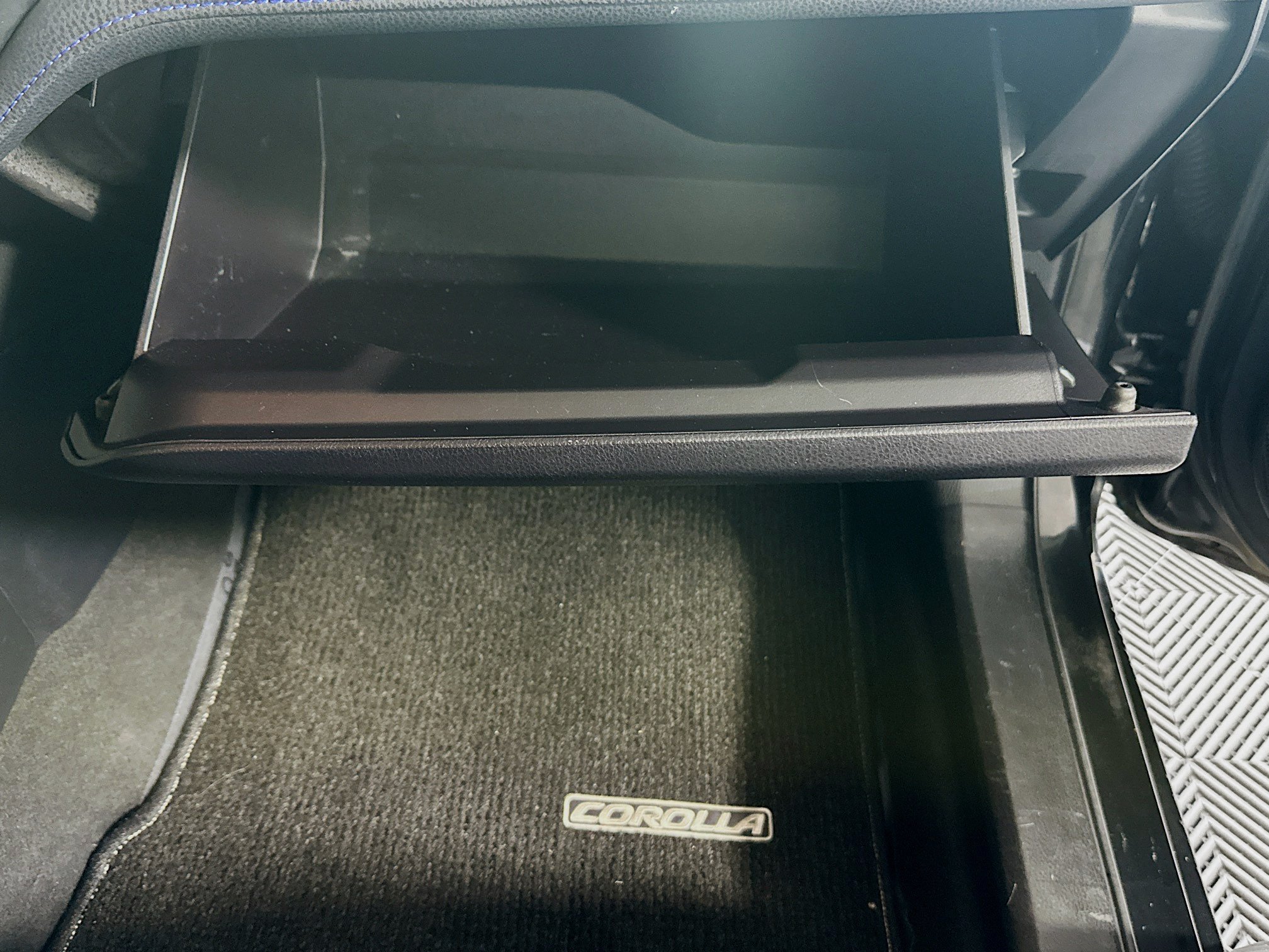 Used 2019 Black Sand Pearl Toyota SE image 32