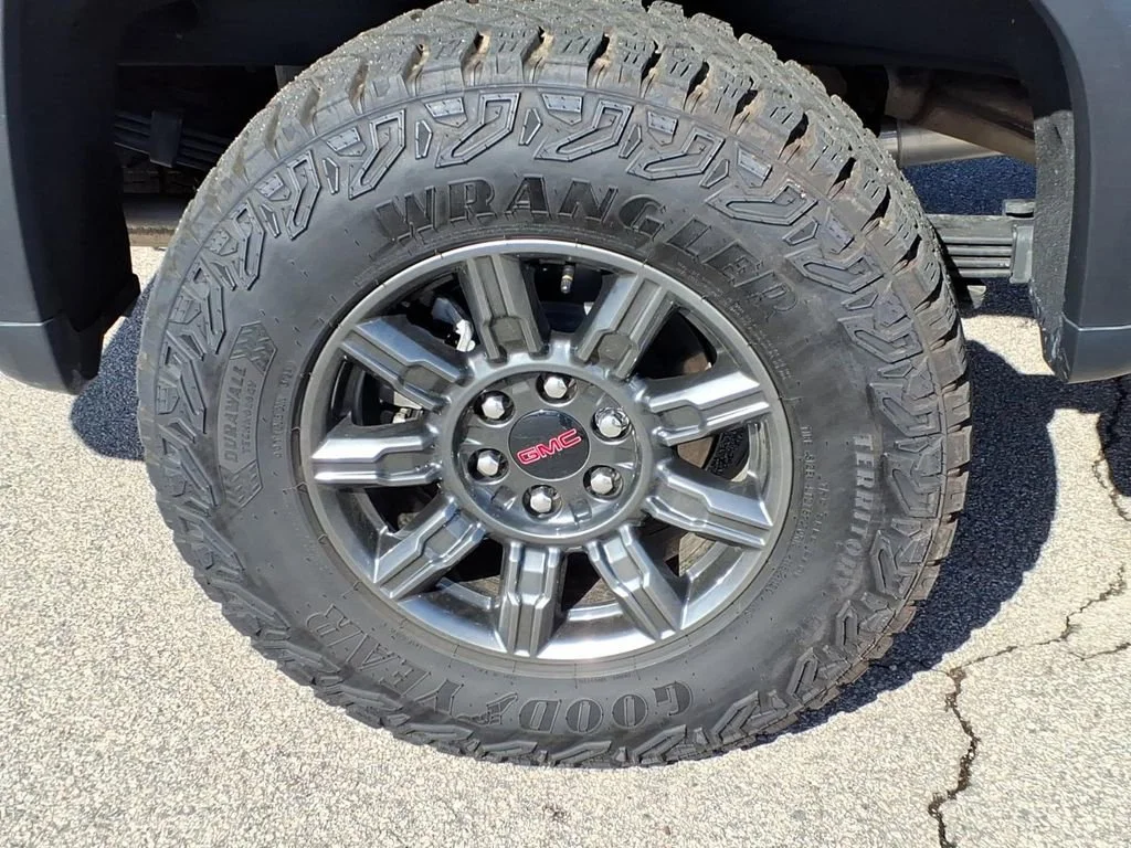 2025 GMC Sierra 1500 AT4X - Photo 10