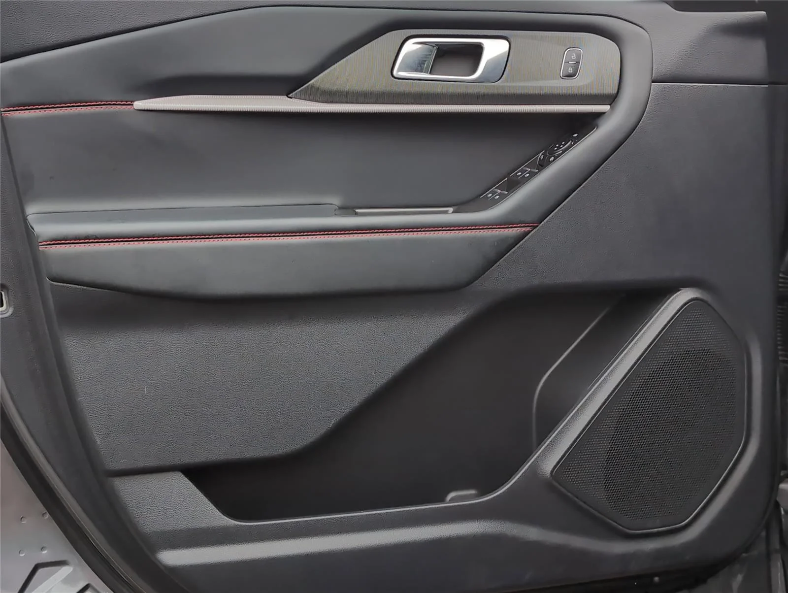 Used 2025 Carbonized Gray Ford ST-Line image 15