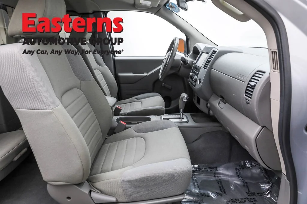 Used 2019 Silver Nissan S image 23