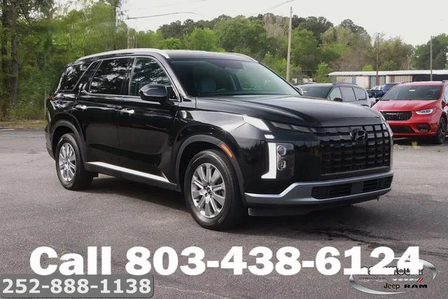 Used 2025 Black Hyundai SEL image 1