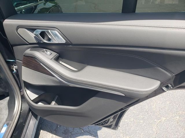 New 2026 Black Sapphire Metallic BMW xDrive40i image 18