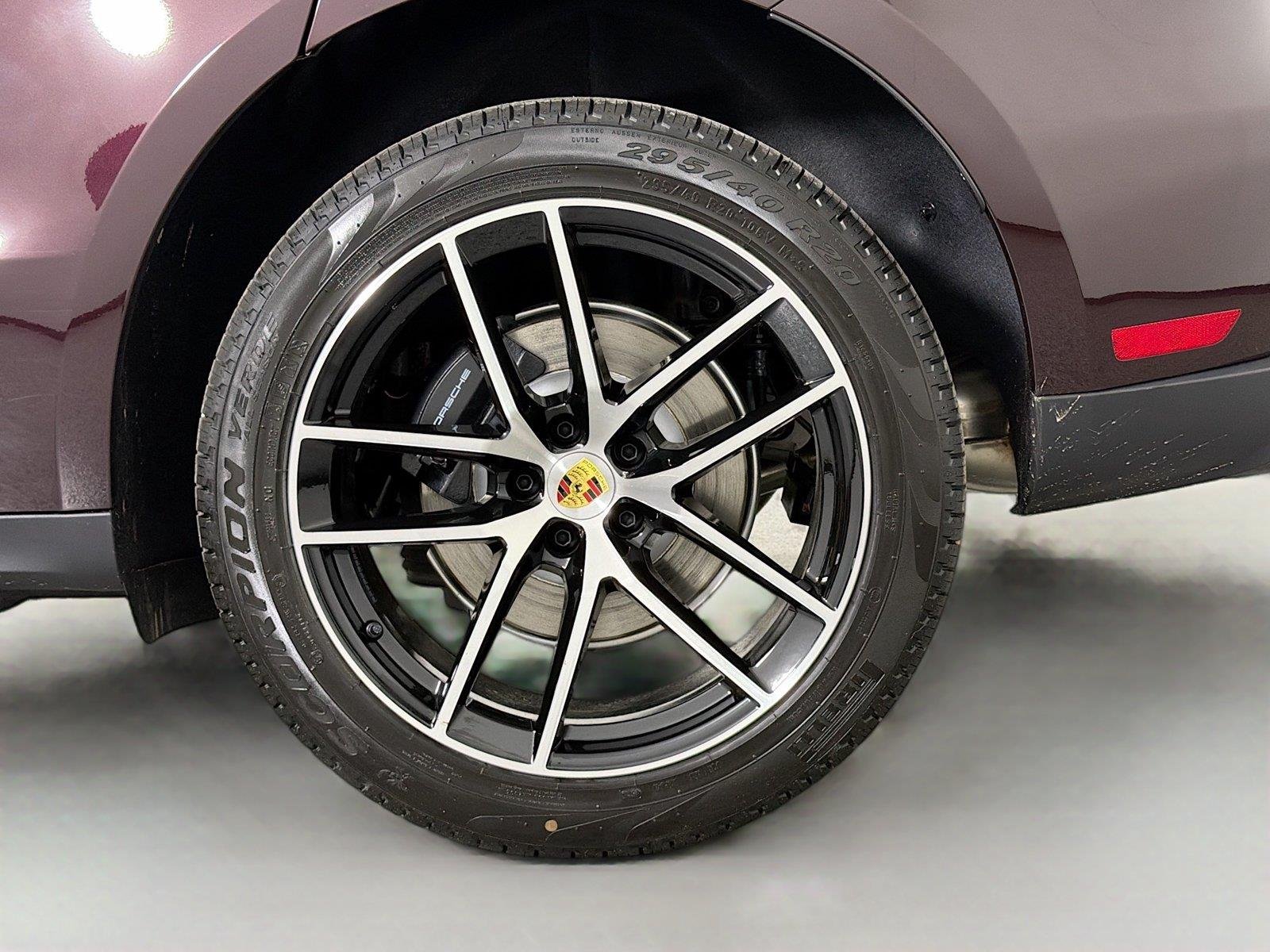 2026 Porsche Macan T - Photo 12