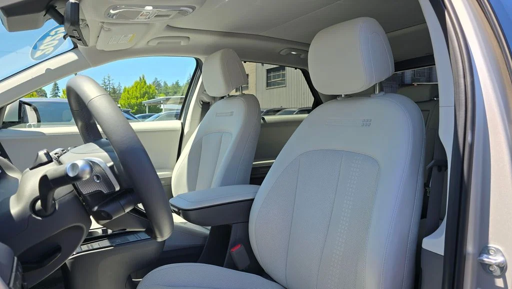 Used 2025 Gravity Gold Matte Hyundai Limited image 22