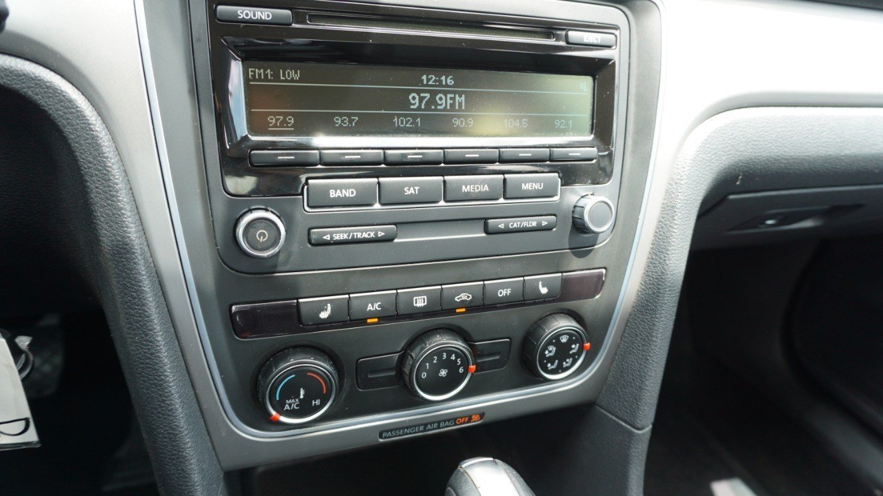 Used 2014 White Volkswagen S image 18