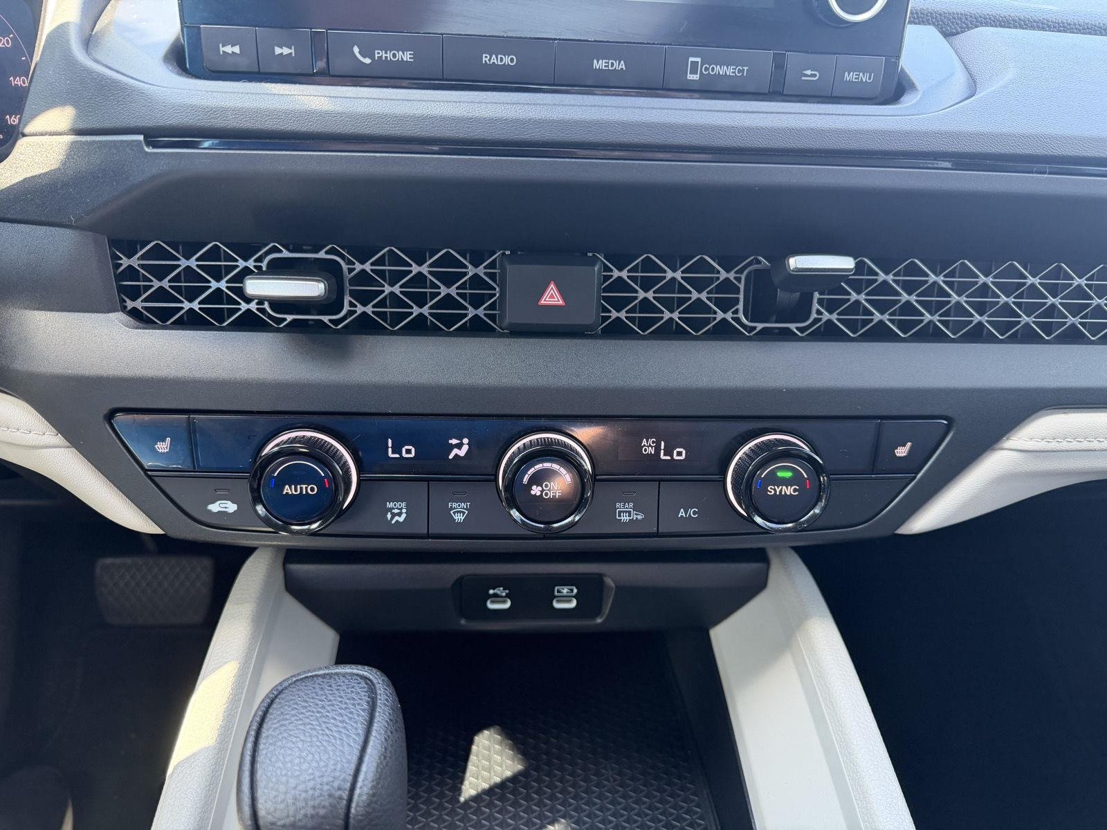 Used 2024 Platinum White Pearl Honda EX image 13