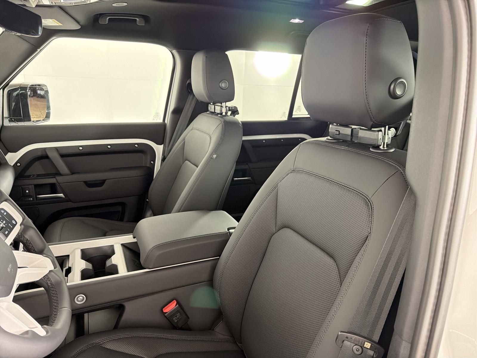 2026 Land Rover Defender X-Dynamic SE - Photo 25