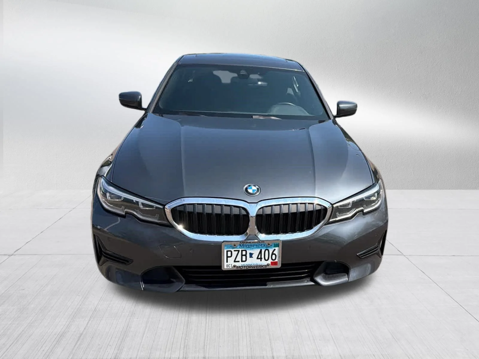 Used 2019 Mineral Gray Metallic BMW 330i xDrive image 2