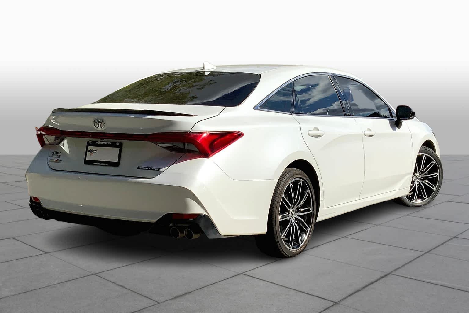Used 2019 Wind Chill Pearl Toyota Touring image 12