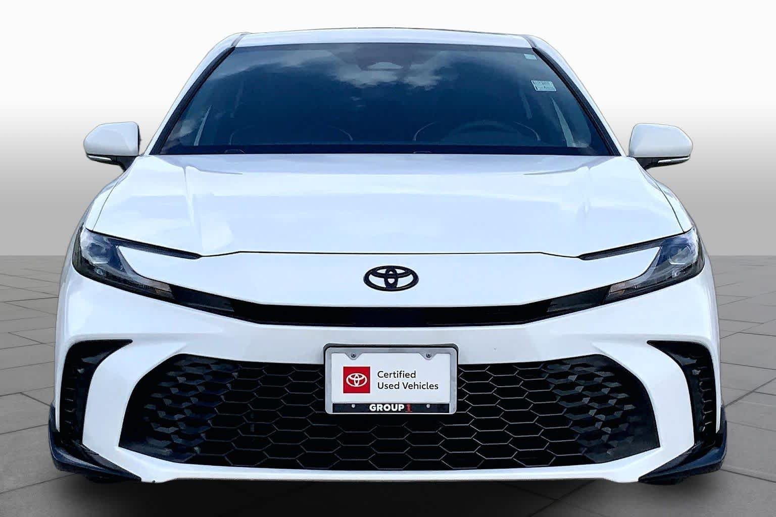 Used 2025 Ice Cap Toyota SE image 4